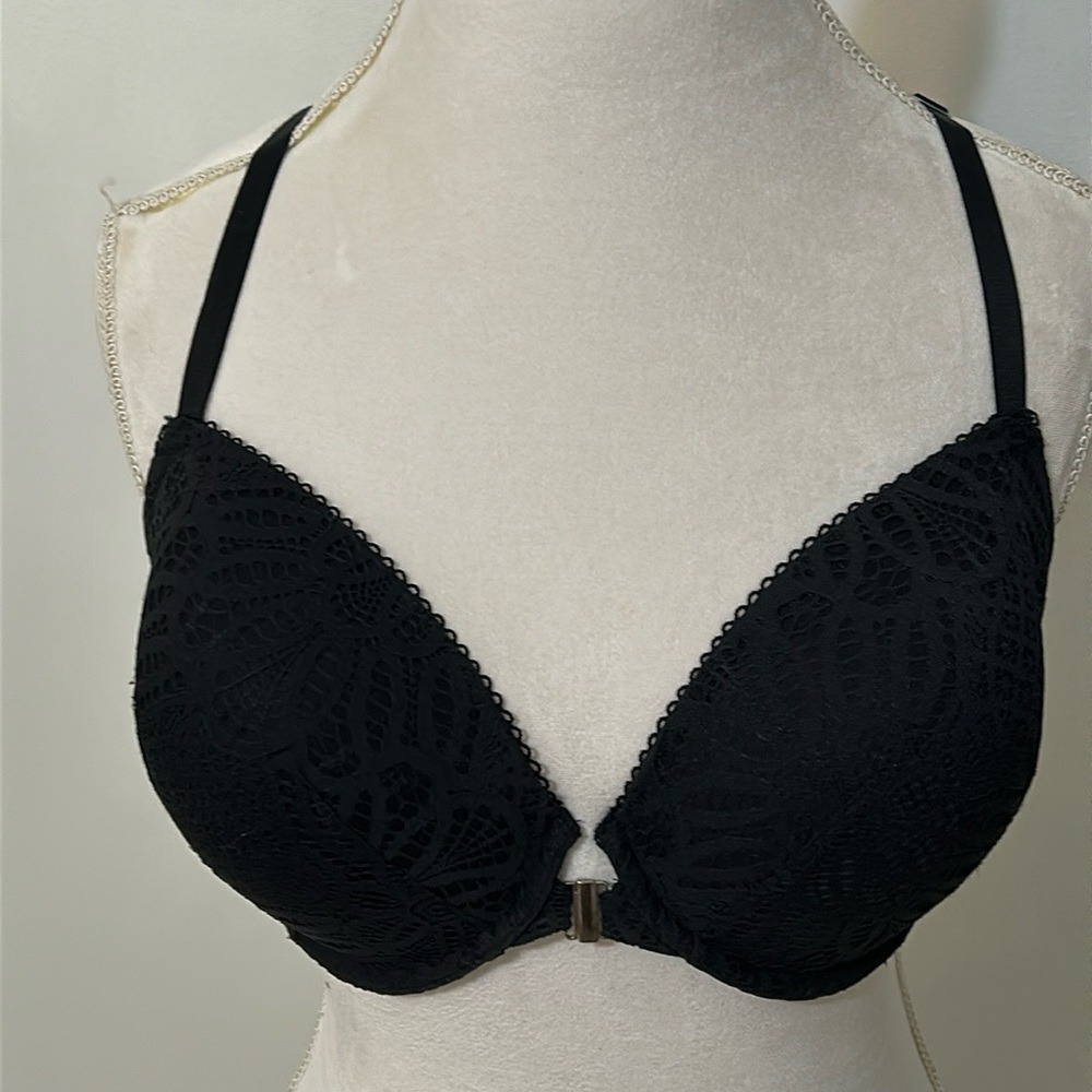 Victoria’s Secret blk lace bra 36DDD